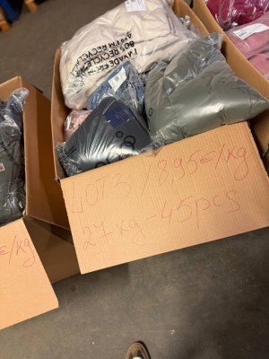 241,65 € Lot 3 vêtements de marque pour femmes et hommes, 45 pièces, 27 kg, grandes mar...