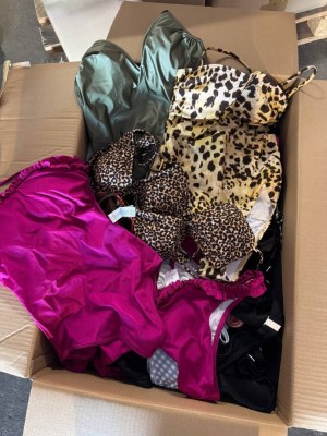 16,00 €/kg lot de maillots de bain femme mix catégorie A, une-pièce, deux-pièces, modèl...