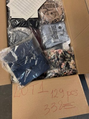 338 € pour 129 pièces : mix été de vêtements de marque pour femmes et hommes, retours...