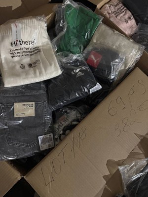 382 € – Lot mixte hommes & femmes, 69 pièces, seulement 5,54 €/pièce, grandes marques...