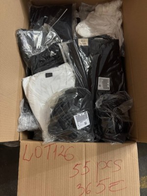 365 € Lot n°126 – 55 pcs vêtements de marque femme & homme mix, valeur retail 3810 €,...