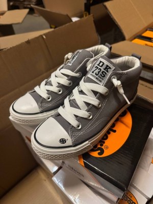 8,50 € Sneakers Dockers pour enfants et adolescents, catégorie A, neufs en boîtes d’ori...