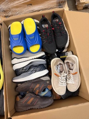 9 € Mix de chaussures de marque DOCKERS catégorie A nouveaux modèles 90 % hommes 10 %...