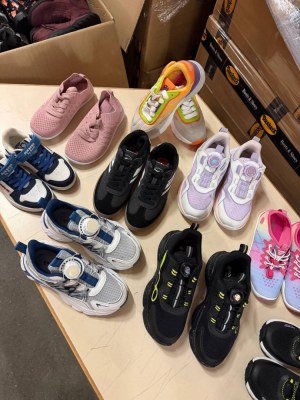 7,50 € Mix chaussures enfant Dockers, catégorie A / échantillons, nouveaux modèles actu...
