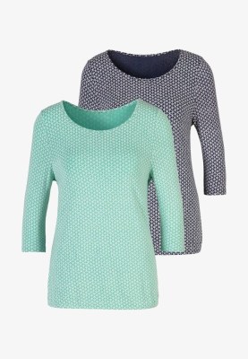 À partir de 2,30 €/pièce. T-shirts manches longues femme catégorie A, 2 pour le prix de...