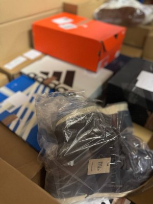 Lot de chaussures de marque (mixte, catégories A, B et C) – À partir de 100 paires, seu...