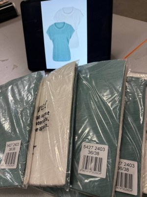 2,30 € T-shirts femme, lot de 2 printemps/été – Stock provenant de catalogues allemands