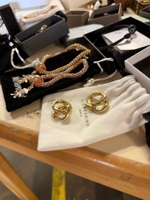 À partir de 5,50 € – Mix de bijoux catégorie A : articles neufs et emballés – colliers...