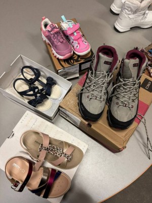 1,50 € / paire STOCK Chaussures de marque Mix A/B/C dès 50 paires Hommes Femmes Enfants...