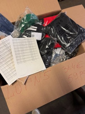 384 € – Vêtements de marque pour femmes et hommes (mix), 59 pièces