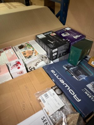 353 € – Palette MIX avec produits techniques, ménagers et pour enfants, retours clients...