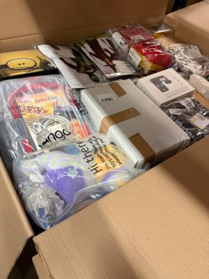 351 € par palette – Retours MIX catégories A/B/C : articles ménagers, produits pour enf...