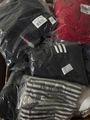 429 € Lot : 66 pièces de vêtements de marque pour femmes et hommes (mix) – retours clie...