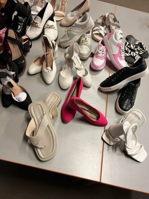 À partir de 4,50 € la paire – nouvelles chaussures d'été, 95 % femmes, 5 % hommes, provenant de...