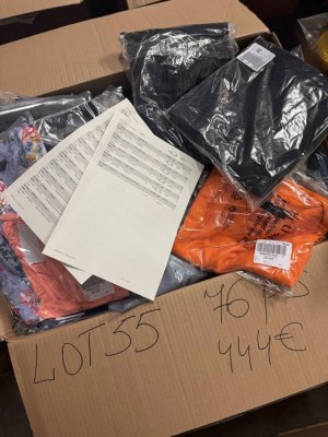 444 € pour 76 pièces de vêtements de marques mixtes hommes et femmes – retours clients...