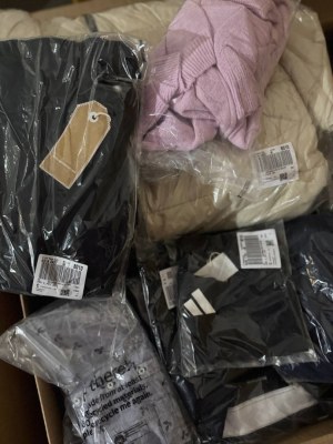 400 € – Lot de vêtements de marque mixte homme/femme, 66 pièces, PVC 4000 €, grandes ma...