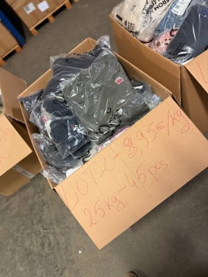 223,75 € vêtements de marque mixte femmes hommes 25 kg 45 pièces Nike Adidas Tommy Hilf...