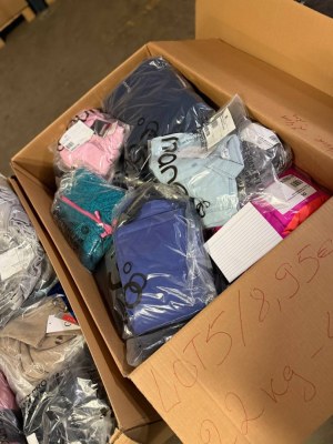 196,90 € – Vêtements de marque mixtes pour femmes et hommes, 45 pièces, 22 kg, retours...