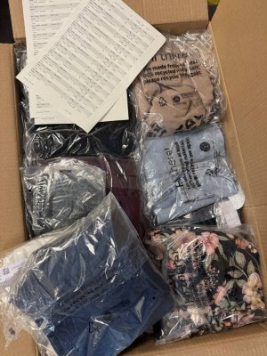 338 € pour 129 pièces : mix été de vêtements de marque pour femmes et hommes, retours...