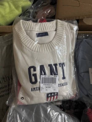 425 € Lot N°124 – 73 pcs vêtements de marque homme/femme mix, grandes marques Nike, Adi...