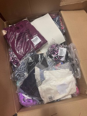 306,50 € Mix d’été vêtements de marque femmes & hommes Lot n°5 115 pièces, prix unitair...