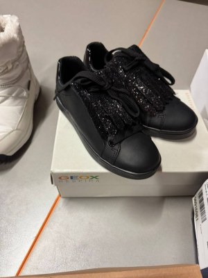 1,50 € / paire STOCK Chaussures de marque Mix A/B/C dès 50 paires Hommes Femmes Enfants...