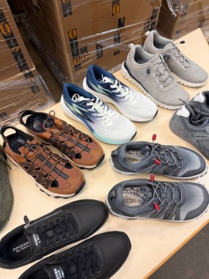 9 € Mix de chaussures de marque DOCKERS catégorie A nouveaux modèles 90 % hommes 10 %...