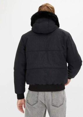 À partir de 9,20 €/pièce. Stock de vestes homme à capuche, catégorie A, modèles automne...