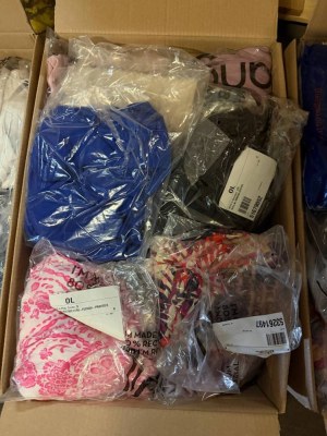 450 € Lot n° 686 Mix de robes de marque pour femmes, 45 pièces, retours clients A/B/C...