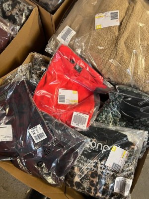 Vêtements en stock mixes d'Allemagne articles pour femmes et hommes!