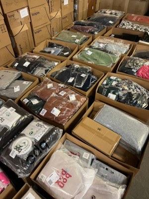 Vêtements en stock mixes d'Allemagne articles pour femmes et hommes!