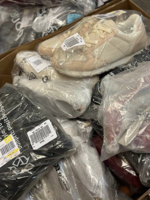 Chaussures en gros d'Allemagne, mix hommes et femmes, stock immédiatement disponible !