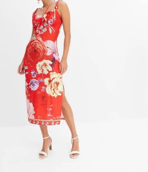 Robes pour femmes en gros, Catégorie A, tailles 32–44, à partir de 2,90 €, printemps/ét...