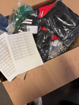 384 € – Vêtements de marque pour femmes et hommes (mix), 59 pièces