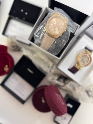 37,99€ par pièce – Bijoux & montres (mix), 561 pièces, marques de renommée mondiale, re...