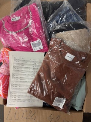 298 € – Vêtements de marque pour femmes et hommes (mixte), 42 pièces, grandes marques...