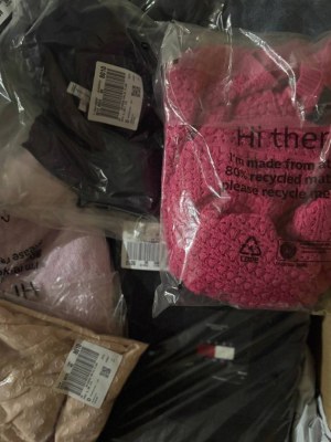 350 € – Vêtements de marques mixtes pour femmes et hommes, 52 pièces, catégorie A–C, re...