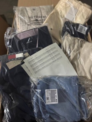 455 € pour 74 pièces – Mix de vêtements de marques pour femmes et hommes, retours clien...