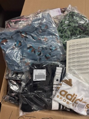 445 € – Lot mixte de vêtements de marque pour femmes et hommes, 82 pièces, retours clie...