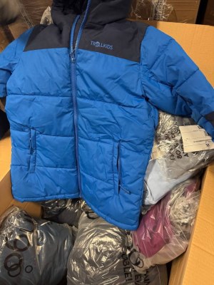 11 194 € – Lot de vêtements de marque pour femmes et hommes (1 996 pièces), catégorie...