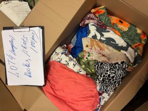 140 € – Lot de jupes femmes mix, 80 pièces, prix unitaire 1,75 €, catégorie A, neuves...