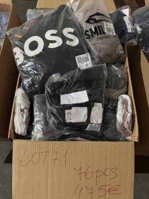 475 € pour un lot de 76 pièces de vêtements de marque pour femmes et hommes (mixte) –...