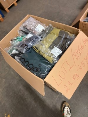 187,95 € – Vêtements de marque mixtes pour femmes et hommes, 45 pièces, 21 kg, retours...