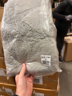 3,50 € Tapis de bain gris 55x50 cm hauteur de poil 13 mm poids 1,9 kg produit neuf en...