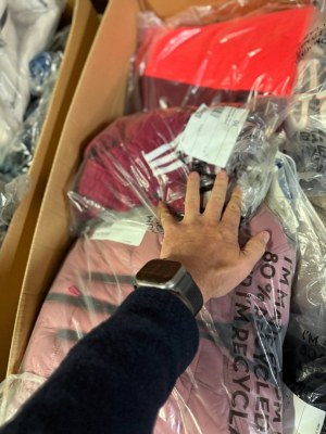 205,85 € Lot 4 45 pcs 23 kg vêtements de marque homme femme mix retours clients Nike Ad...