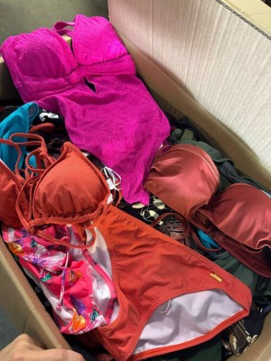 16,00 €/kg lot de maillots de bain femme mix catégorie A, une-pièce, deux-pièces, modèl...