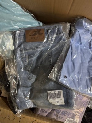 255 € – Lot 100 avec 41 pièces de vêtements de marque pour femmes et hommes, retours cl...