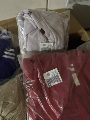 362 € pour 56 pièces – Mix de vêtements de marques pour femmes et hommes, retours clien...