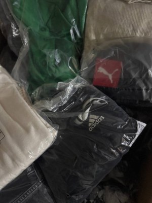 382 € – Lot mixte hommes & femmes, 69 pièces, seulement 5,54 €/pièce, grandes marques...