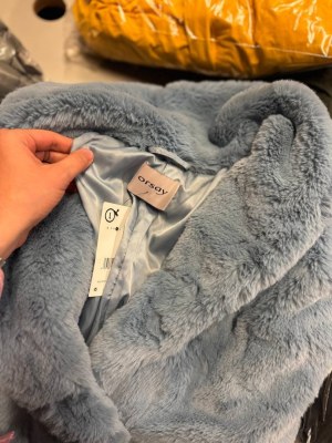 20 € à partir de 200 pièces – Lot de vestes d’hiver homme & femme, marques originales...